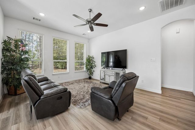 10139 Bayou Oaks Drive, Conroe, TX 77385