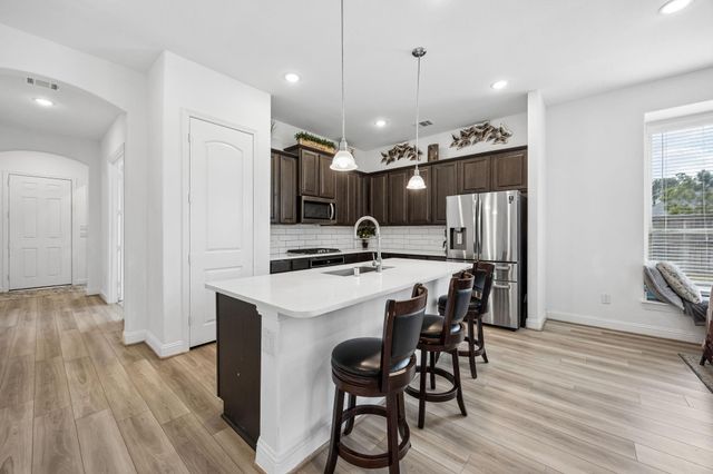 10139 Bayou Oaks Drive, Conroe, TX 77385