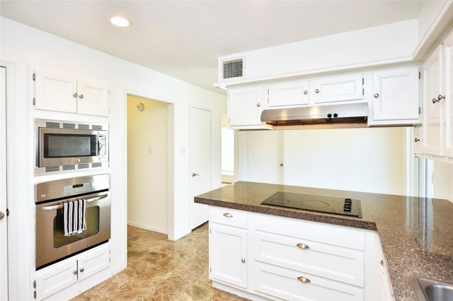 2730 Colony Drive, Sugar Land, TX 77479