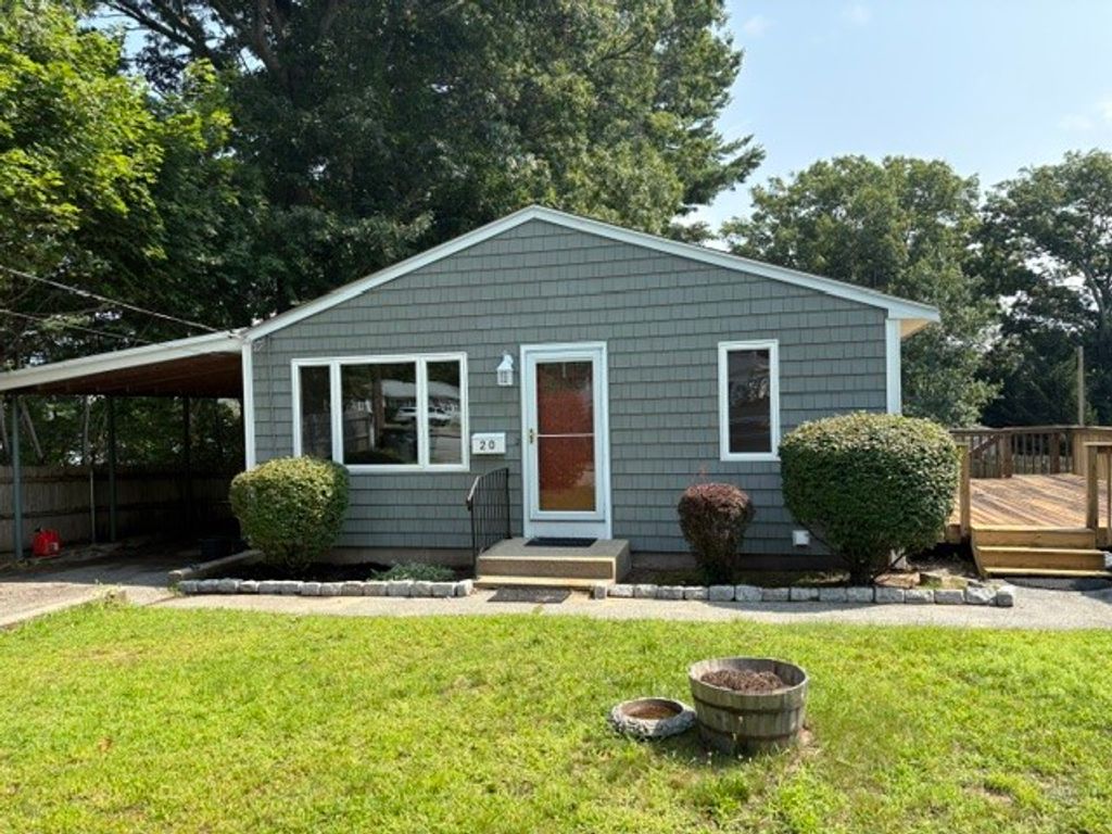 20 Colonial Road, Coventry, RI 02816