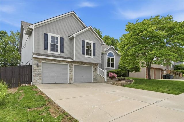 361 Ash Lane, Lansing, KS 66043