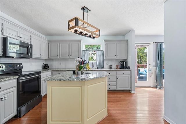 361 Ash Lane, Lansing, KS 66043