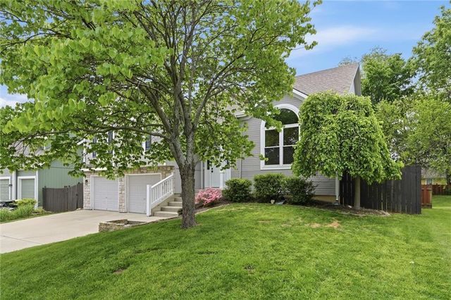 361 Ash Lane, Lansing, KS 66043