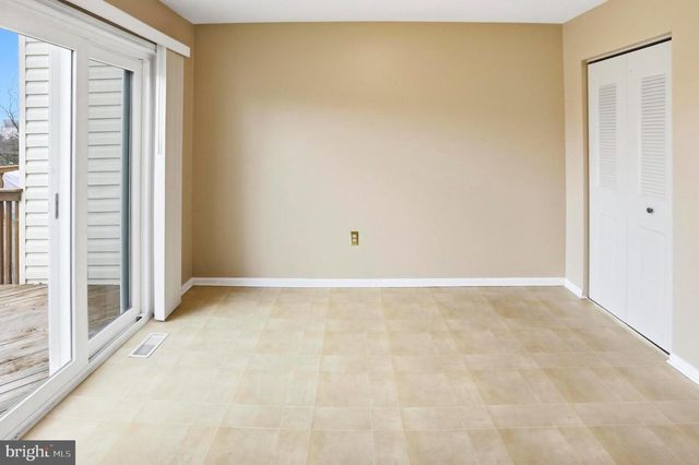 1405 VILLAGE GREEN DR, Gilbertsville, PA 19525