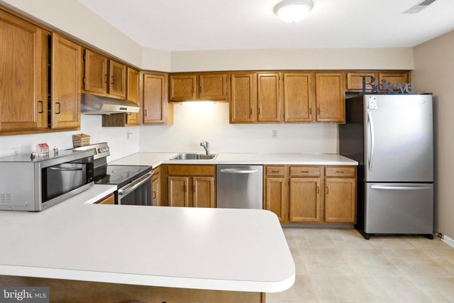 1405 VILLAGE GREEN DR, Gilbertsville, PA 19525