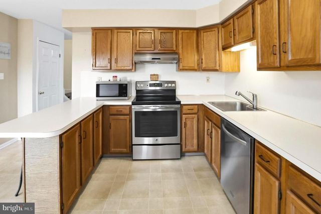 1405 VILLAGE GREEN DR, Gilbertsville, PA 19525