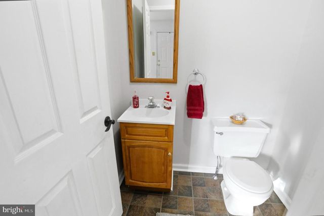 1405 VILLAGE GREEN DR, Gilbertsville, PA 19525