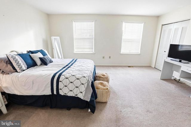 1405 VILLAGE GREEN DR, Gilbertsville, PA 19525