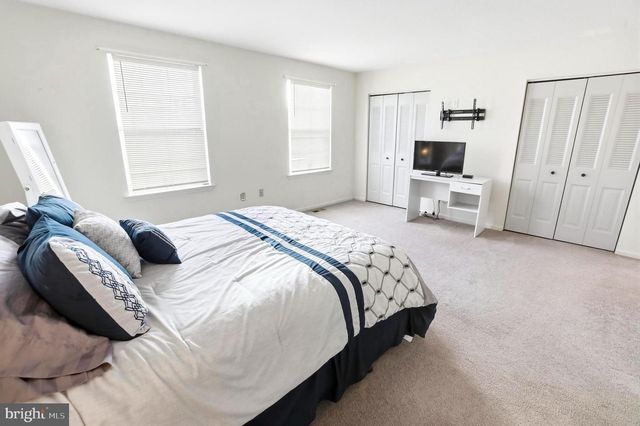 1405 VILLAGE GREEN DR, Gilbertsville, PA 19525