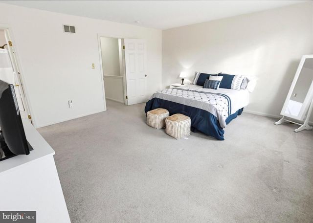 1405 VILLAGE GREEN DR, Gilbertsville, PA 19525