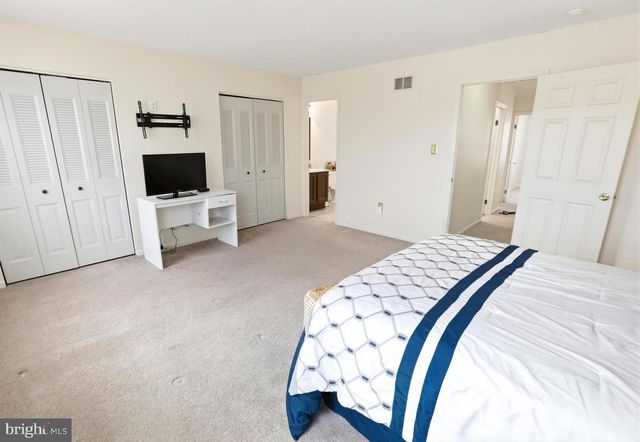 1405 VILLAGE GREEN DR, Gilbertsville, PA 19525