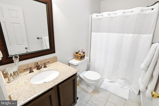 1405 VILLAGE GREEN DR, Gilbertsville, PA 19525