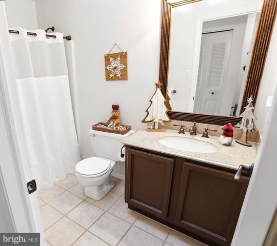 1405 VILLAGE GREEN DR, Gilbertsville, PA 19525