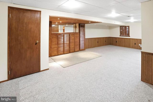 1405 VILLAGE GREEN DR, Gilbertsville, PA 19525