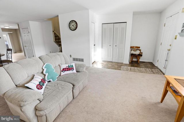 1405 VILLAGE GREEN DR, Gilbertsville, PA 19525