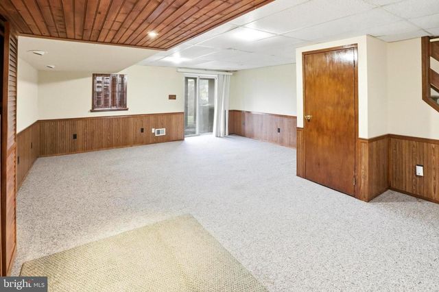 1405 VILLAGE GREEN DR, Gilbertsville, PA 19525