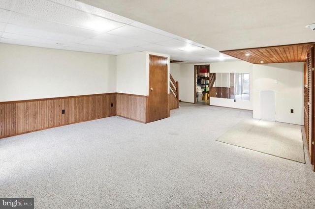 1405 VILLAGE GREEN DR, Gilbertsville, PA 19525