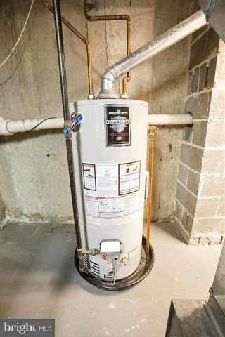 1405 VILLAGE GREEN DR, Gilbertsville, PA 19525