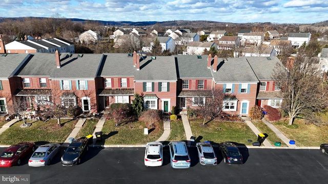 1405 VILLAGE GREEN DR, Gilbertsville, PA 19525