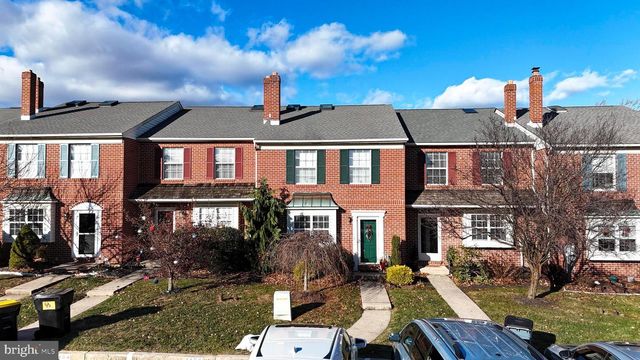1405 VILLAGE GREEN DR, Gilbertsville, PA 19525