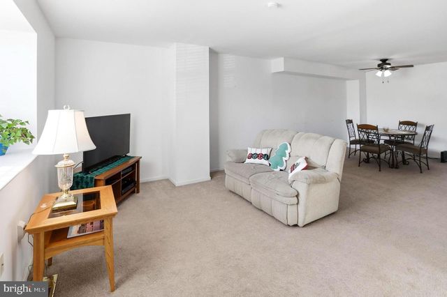 1405 VILLAGE GREEN DR, Gilbertsville, PA 19525