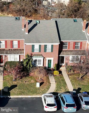 1405 VILLAGE GREEN DR, Gilbertsville, PA 19525