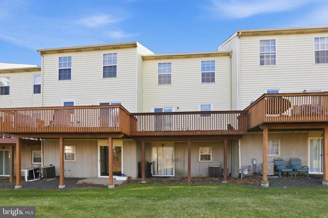 1405 VILLAGE GREEN DR, Gilbertsville, PA 19525