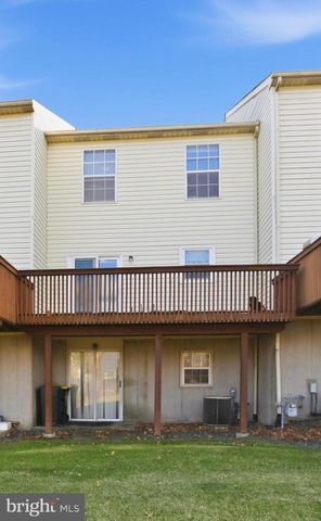 1405 VILLAGE GREEN DR, Gilbertsville, PA 19525