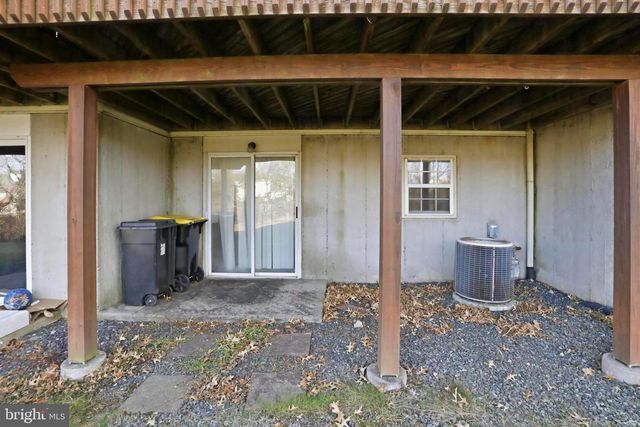 1405 VILLAGE GREEN DR, Gilbertsville, PA 19525