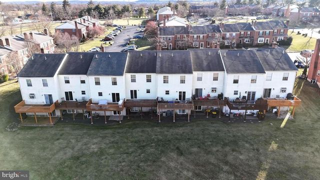 1405 VILLAGE GREEN DR, Gilbertsville, PA 19525