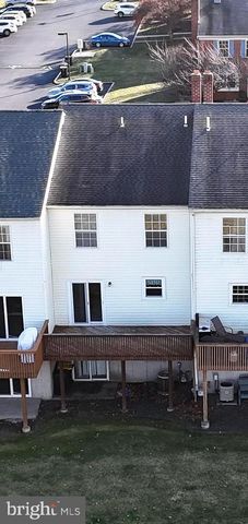 1405 VILLAGE GREEN DR, Gilbertsville, PA 19525