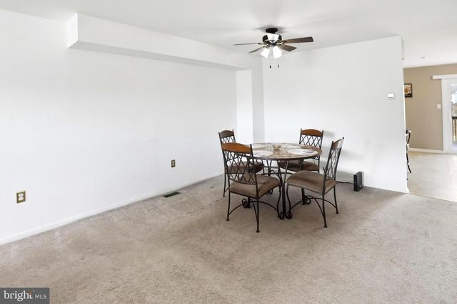 1405 VILLAGE GREEN DR, Gilbertsville, PA 19525