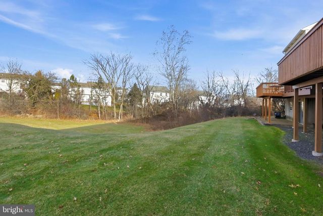 1405 VILLAGE GREEN DR, Gilbertsville, PA 19525