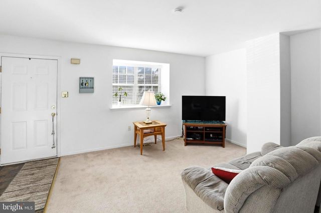 1405 VILLAGE GREEN DR, Gilbertsville, PA 19525