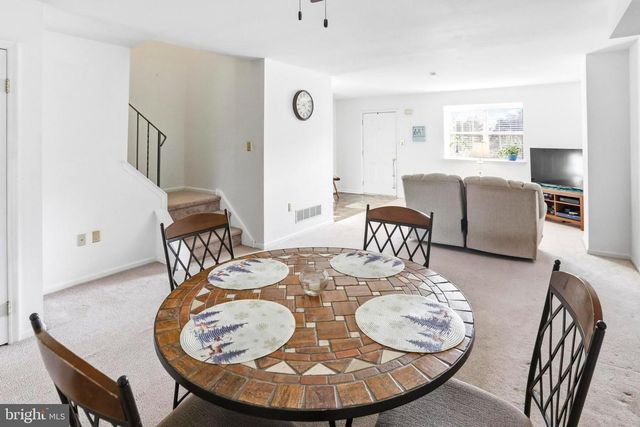 1405 VILLAGE GREEN DR, Gilbertsville, PA 19525