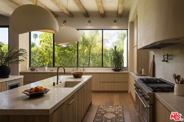 5105 Oakdale Avenue, Los Angeles, CA 91364