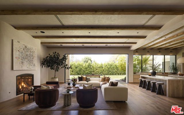 5105 Oakdale Avenue, Los Angeles, CA 91364