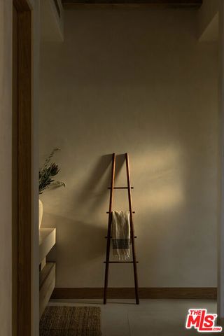 5105 Oakdale Avenue, Los Angeles, CA 91364