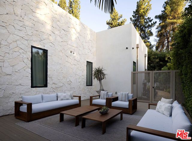 5105 Oakdale Avenue, Los Angeles, CA 91364