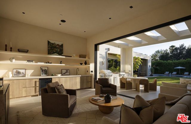 5105 Oakdale Avenue, Los Angeles, CA 91364