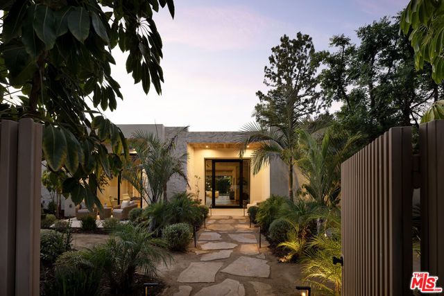 5105 Oakdale Avenue, Los Angeles, CA 91364