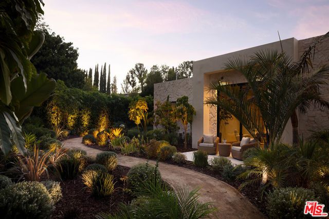 5105 Oakdale Avenue, Los Angeles, CA 91364