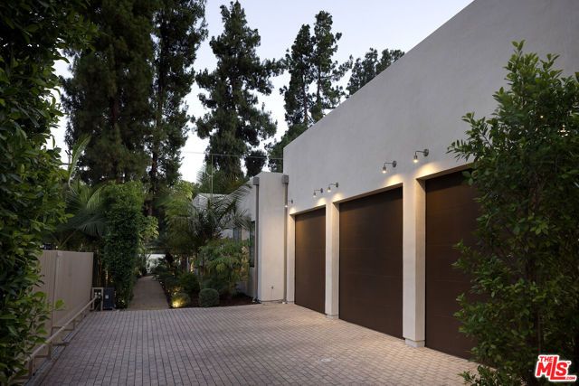 5105 Oakdale Avenue, Los Angeles, CA 91364