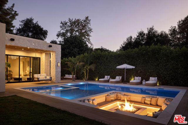 5105 Oakdale Avenue, Los Angeles, CA 91364