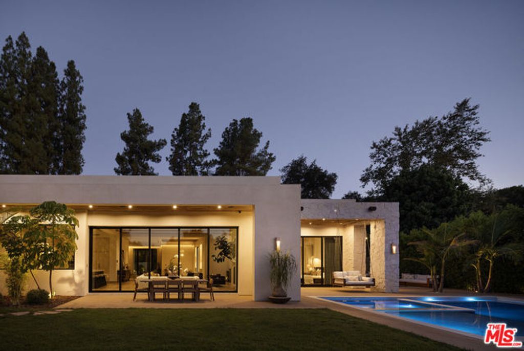 5105 Oakdale Avenue, Los Angeles, CA 91364