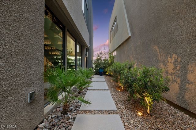 38 Promenade Isle Lane, Henderson, NV 89011