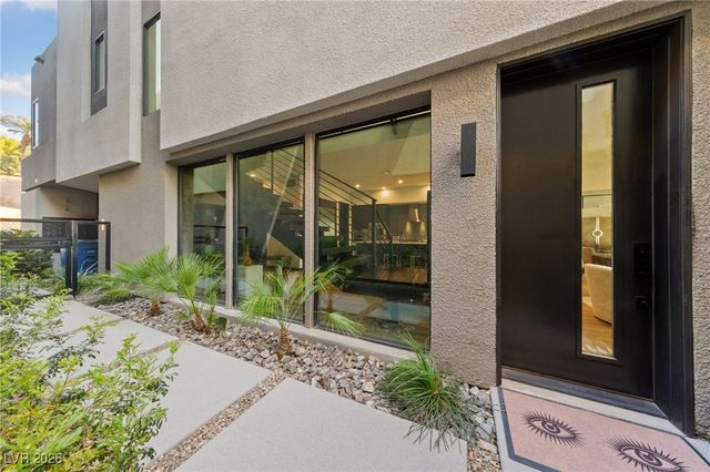 38 Promenade Isle Lane, Henderson, NV 89011