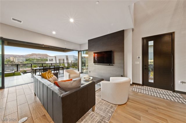 38 Promenade Isle Lane, Henderson, NV 89011