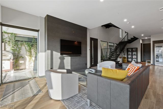 38 Promenade Isle Lane, Henderson, NV 89011