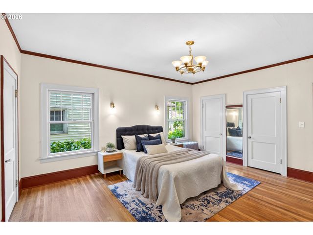 3957 E BURNSIDE St, Portland, OR 97214